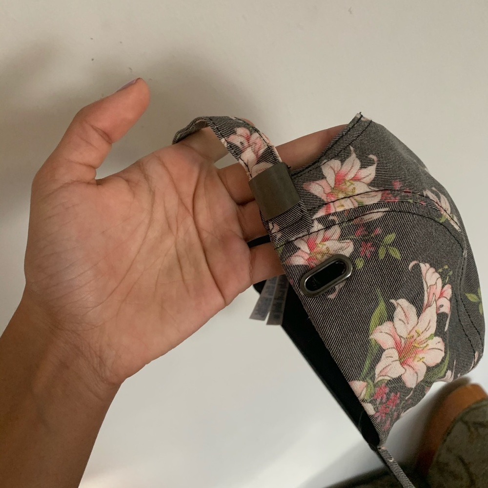 Floral hat - Picture 2 of 3